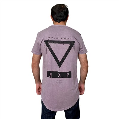 Длинная мужская футболка NXP – трендовый сливовый цвет, символичный принт, ассиметричный крой №261