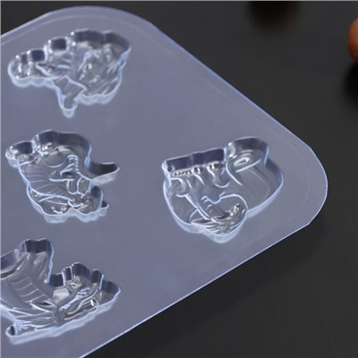 Форма для шоколада и конфет пластиковая «Драконы», размер ячейки 5×4 см, цвет прозрачный