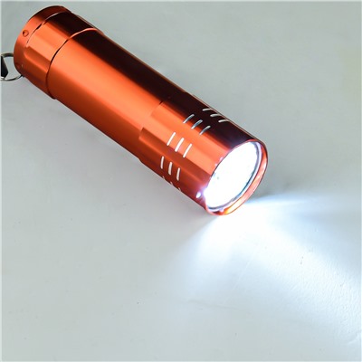 Стильный светодиодный фонарик (оранжевый) - Отлично подходит в качестве ультрафиолетовой лампы для ногтей. С помощью такого фонарика можно быстро и эффективно высушить покрытые свежим лаком ногти. Благодаря сверхмалым габаритам легко переносить в женской сумочке №101