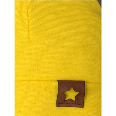 Шапка трикотажная для мальчика с ушками формы лопата, сбоку нашивка звезда, ярко-желтый