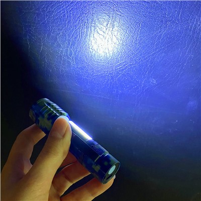 Универсальный перезаряжаемый фонарик LED XPE+COB - Фонарь оснащен противоскользящей ручкой, удобной клипсой, влагонепроницаемой прорезиненной кнопкой переключения. Световой поток в головной части можно зумировать, концентрируя свет в определенной точке №98