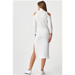 Платье-лапша с открытыми плечами и рукавами белое